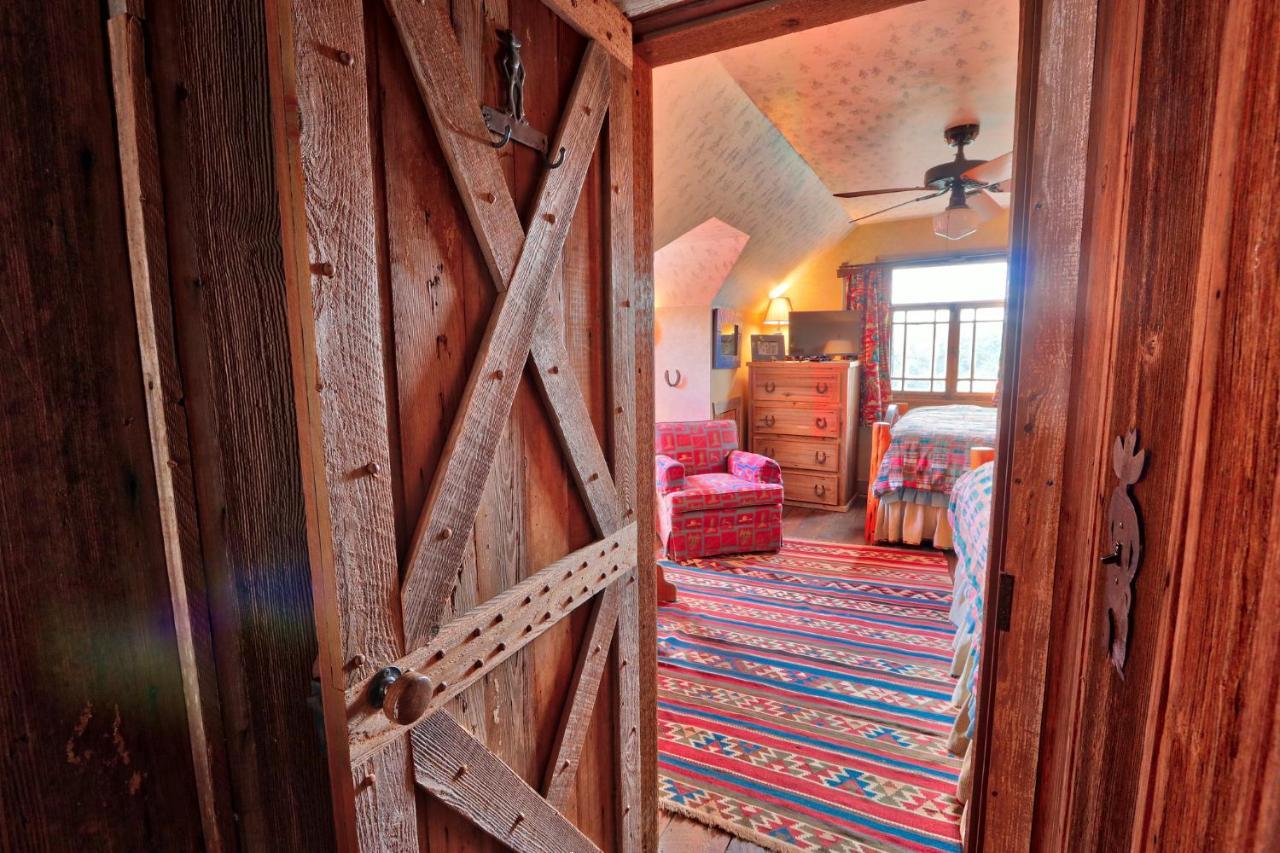 Log Cabin At Old Glory Ranch Villa Wimberley Exterior photo