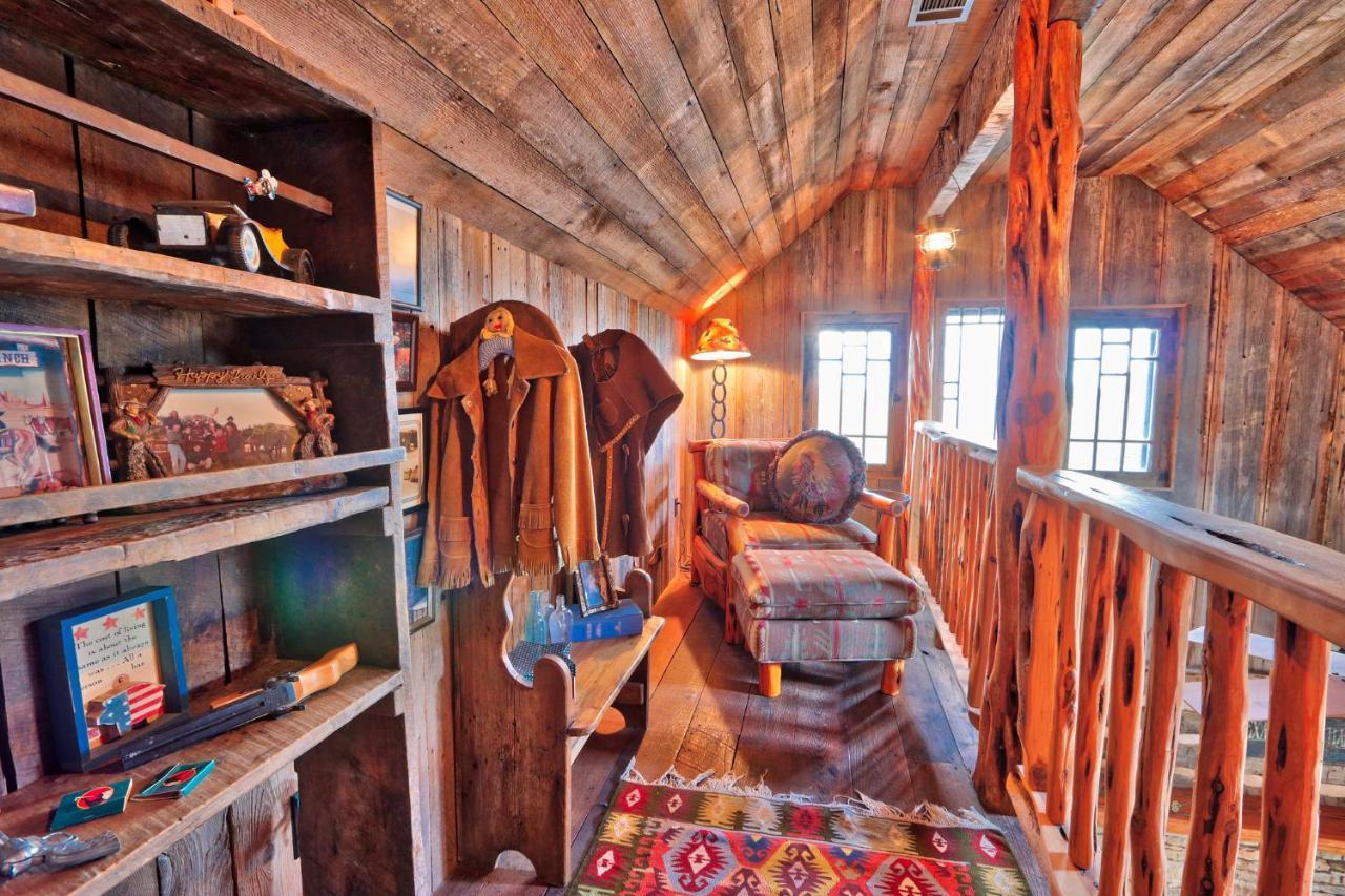 Log Cabin At Old Glory Ranch Villa Wimberley Exterior photo