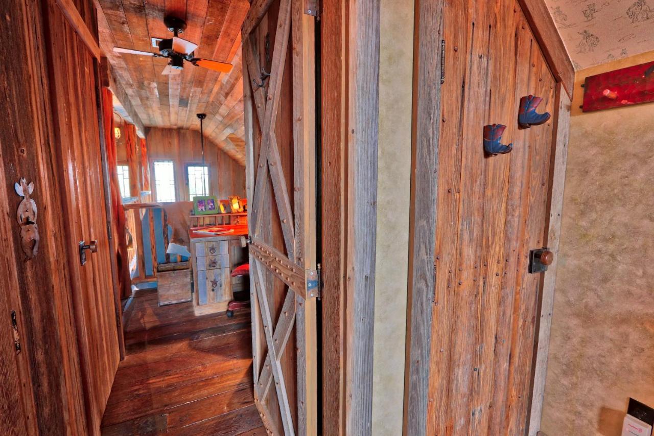 Log Cabin At Old Glory Ranch Villa Wimberley Exterior photo
